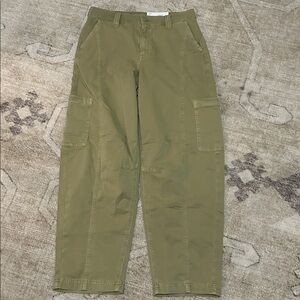 NWT! AE Stretch Barrel Cargo Pants Size 2